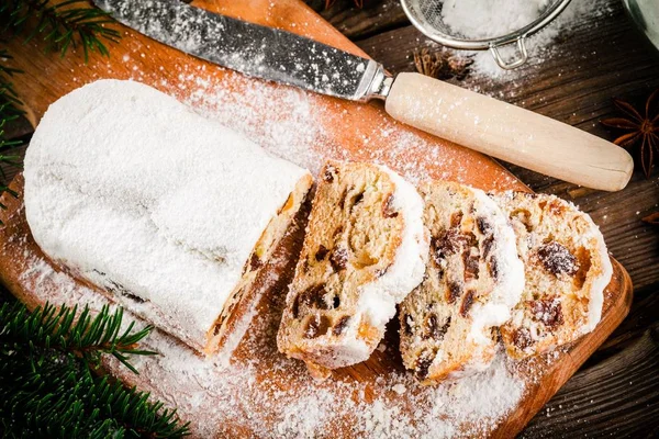 Bolo de frutas tradicional Natal stollen — Fotografia de Stock