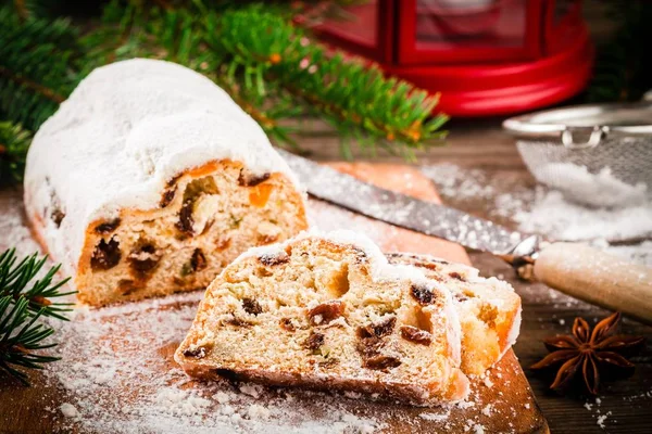 Bolo de frutas tradicional Natal stollen — Fotografia de Stock