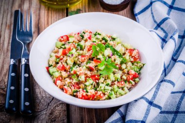 ev yapımı tabbouleh salata quinoa ve sebze ile