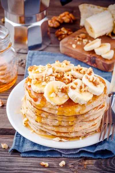 Oat pancakes with banana, walnuts and honey — Stock Photo, Image