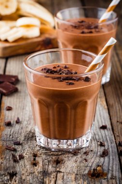 Çikolata smoothie muz ile