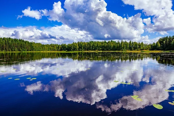 夏のフィンランド湖の風景 — ストック写真
