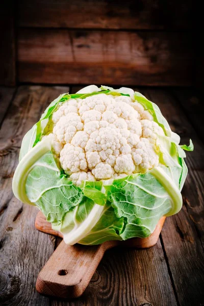 Fresh raw organic cauliflower — Stock Photo, Image