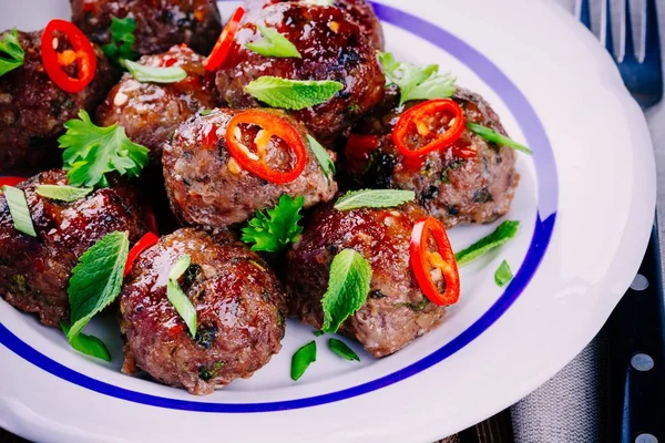 Homemade meatballs with mint, green onions and chili sauce — Stock Photo, Image