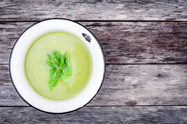 Домашній крем-суп зі спаржею — стокове фото