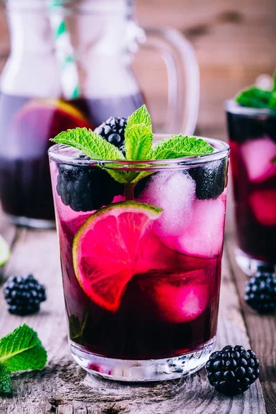 BlackBerry mojito limon ve nane ile kokteyl