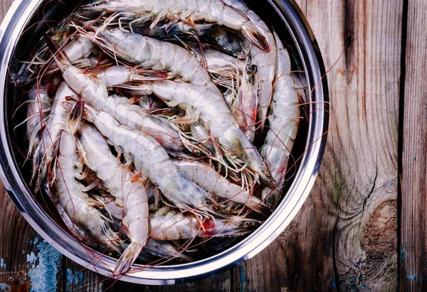 Whole fresh raw shrimps seafood — Stock Photo, Image