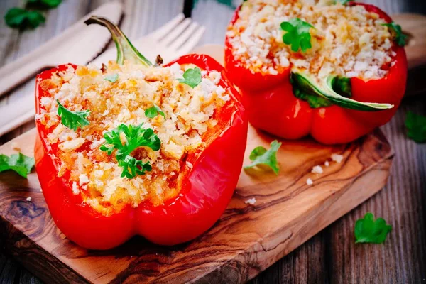 Pimentón relleno con pan rallado y perejil — Foto de Stock