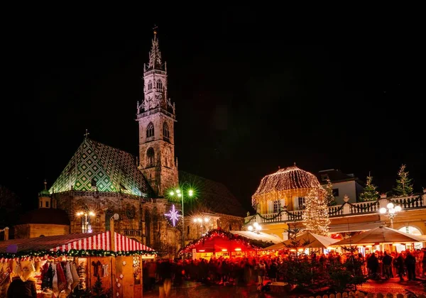 Рождественский рынок, Випитено, Больцано, Трентино-Альто-Абече, Италия — стоковое фото