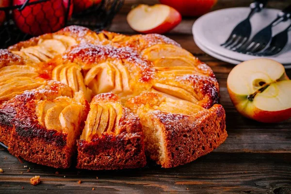 Традиционный домашний яблочный пирог — стоковое фото