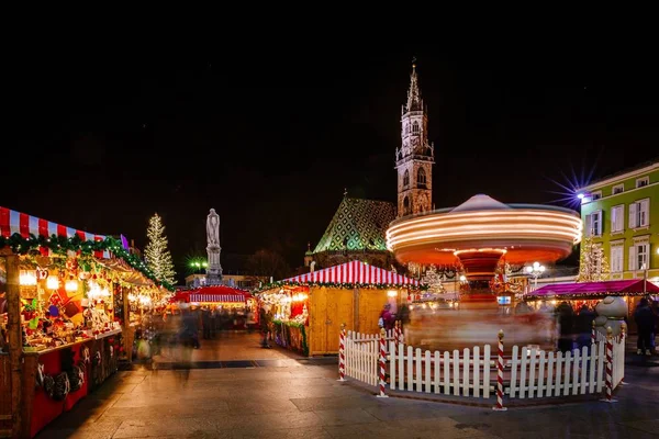 Atlıkarınca Noel pazarı, VIPITENO, Bolzano, Trentino Alto Adige, İtalya — Stok fotoğraf