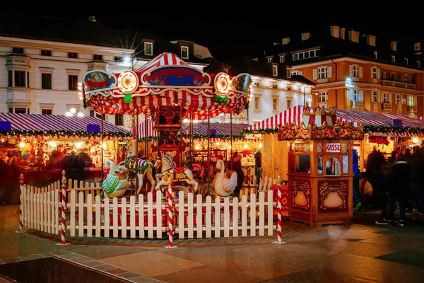 Atlıkarınca Noel pazarı, VIPITENO, Bolzano, Trentino Alto Adige, İtalya — Stok fotoğraf