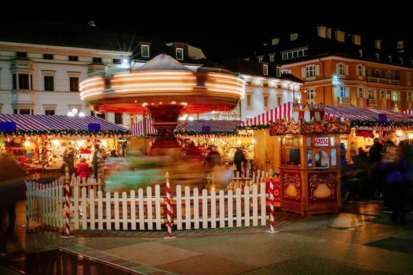 Carrousel au Marché de Noël, Vipiteno, Bolzano, Trentin-Haut-Adige, Italie — Photo