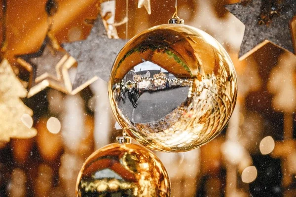 Kerstversiering op kerstmarkt van Trentino Alto Adige, Italië — Stockfoto