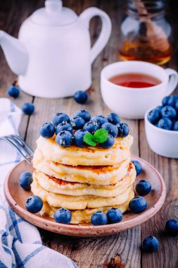 Taze yaban mersini ve bal ile lezzetli gözleme 