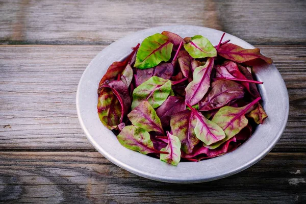 Fresh organic raw leaves of lettuce beets for salad on a wooden  background. — Stock Photo, Image