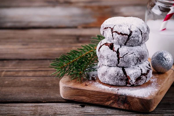 Chocolate crinkle cookies with powdered sugar icing for christmas — Stock Photo, Image