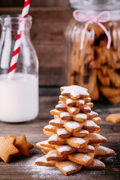 自家製焼き粉砂糖クリスマスのジンジャーブレッドのツリー — ストック写真