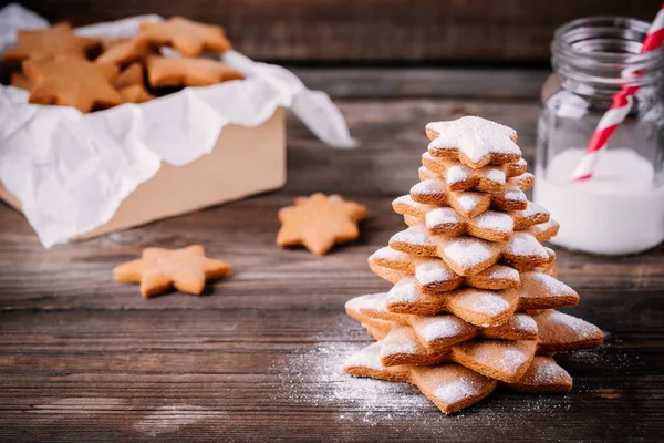 自家製焼き粉砂糖クリスマスのジンジャーブレッドのツリー — ストック写真