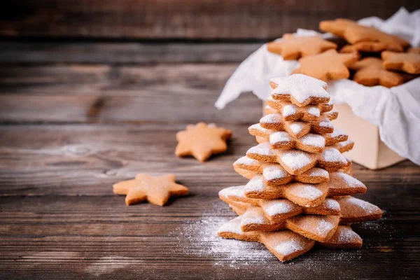 自家製焼き粉砂糖クリスマスのジンジャーブレッドのツリー — ストック写真