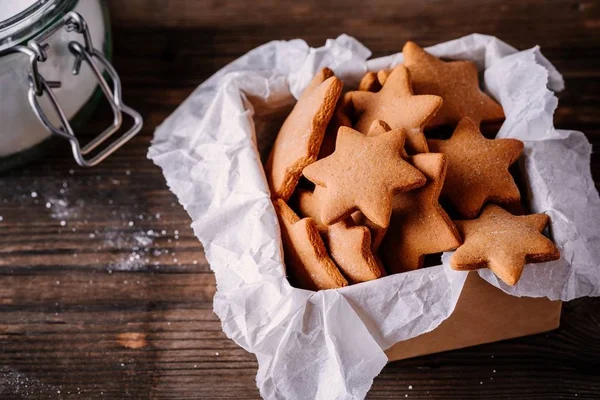Homemade baked Christmas gingerbread cookies with icing sugar in the box — Stock Photo, Image