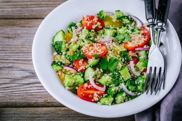 Quinoa Tabbouleh salad bowl with cucumbers, tomatoes, red onions and parsley — Stock Photo, Image