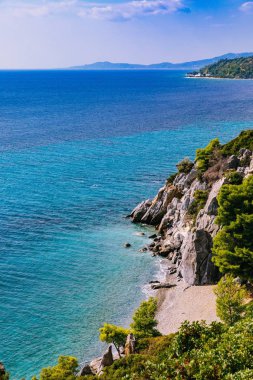 Turkuaz Denizi ve Yunanistan kayalık Sahil güzel manzara