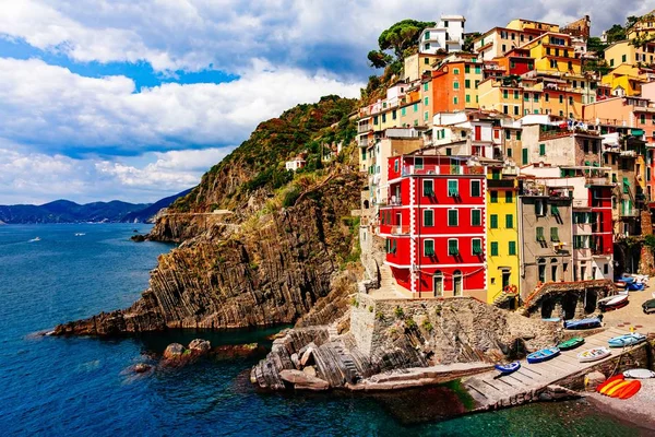 Köy Riomaggiore görünümünü. Cinque Terre Milli Parkı, Liguria İtalya. — Stok fotoğraf