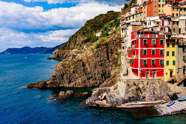 Vista da aldeia Riomaggiore. Parque Nacional Cinque Terre, Ligúria Itália . — Fotografia de Stock