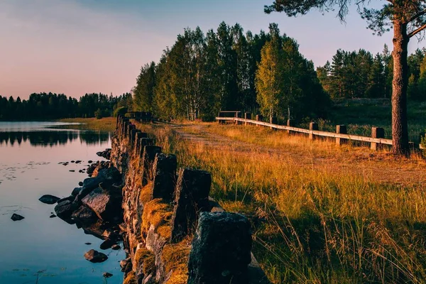 Nyáron Finnországban a régi kőhíd — Stock Fotó