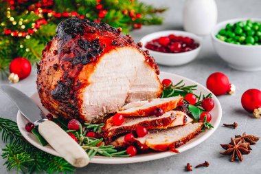 Kızılcık soslu Noel Jöleli Jambon. Kızarmış Tatil Domuz eti.