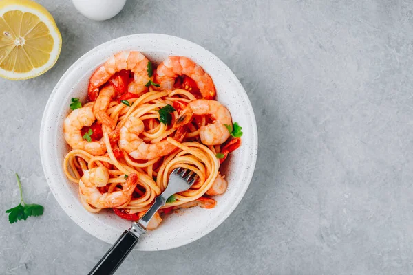Italian food shrimp spaghetti pasta with tomato sauce — Stock Photo, Image