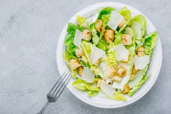 Salada César Clássica Com Alface Romaine Molho Caseiro Cremoso Com — Fotografia de Stock