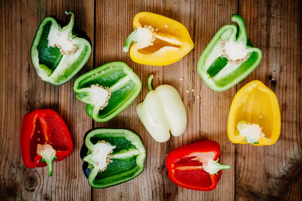 Red Green Yellow White Black Sweet Bell Peppers Paprika Wooden — Stock Photo, Image