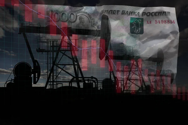 Rus rublesinin buruşuk banknotunun arka planında yağ pompalarının siluetleri ve düşen petrol fiyatlarının grafiği. Konsept - Hidrokarbon üretiminin büyümesindeki kriz.