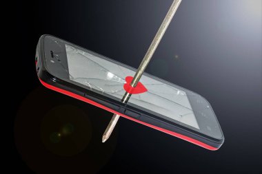 Akıllı telefon büyük bir çiviyle delinmiş. Bozuk telefon. Ekrandaki çatlaklar. 