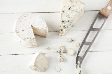 Mavi ve keçi peyniri