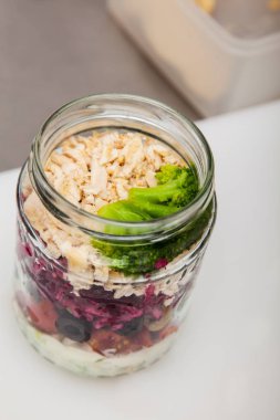 Lezzetli kavanoz salata