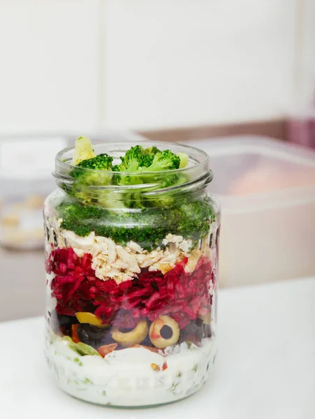 Deliciosa ensalada de tarro — Foto de Stock