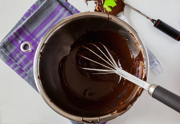 おいしいチョコレートをテンパリング — ストック写真