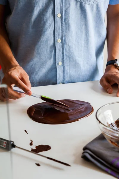 Tempering Delicious Chocolate — Stock Photo, Image