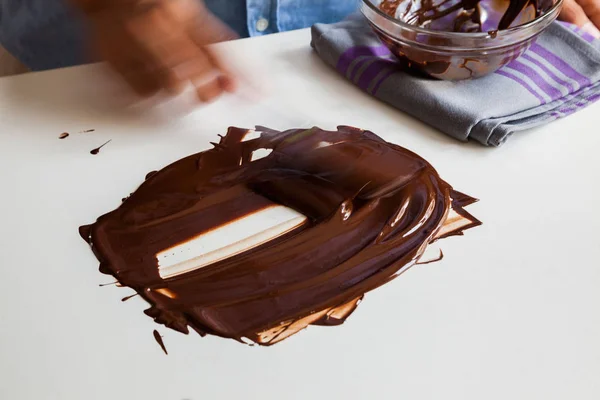 Temperando Delicioso Chocolate — Fotografia de Stock