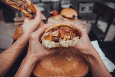 Lezzetli domuz pastırması Burger