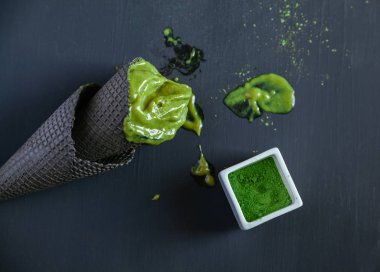 Matcha çay ve muzlu dondurma