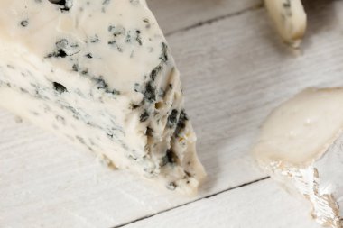 Mavi ve keçi peyniri