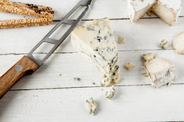 Mavi ve keçi peyniri