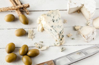 Mavi ve keçi peyniri