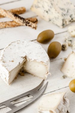 Mavi ve keçi peyniri