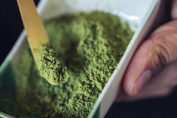 Mixování kratomu
