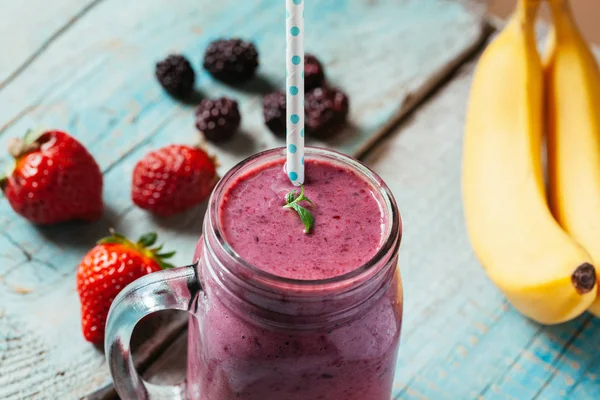 Frischer gesunder Smoothie — Stockfoto